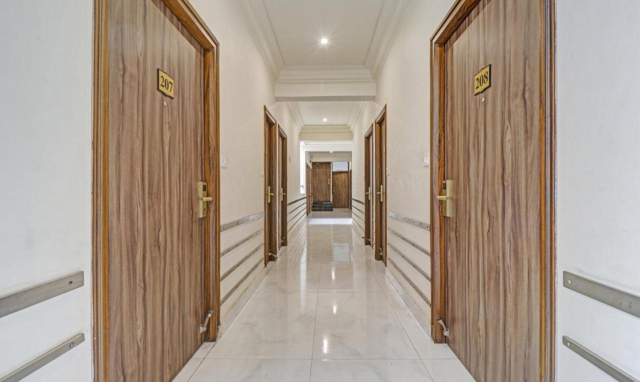 Treebo Komfort Suites, 3 Km From Mysore Palace Εξωτερικό φωτογραφία