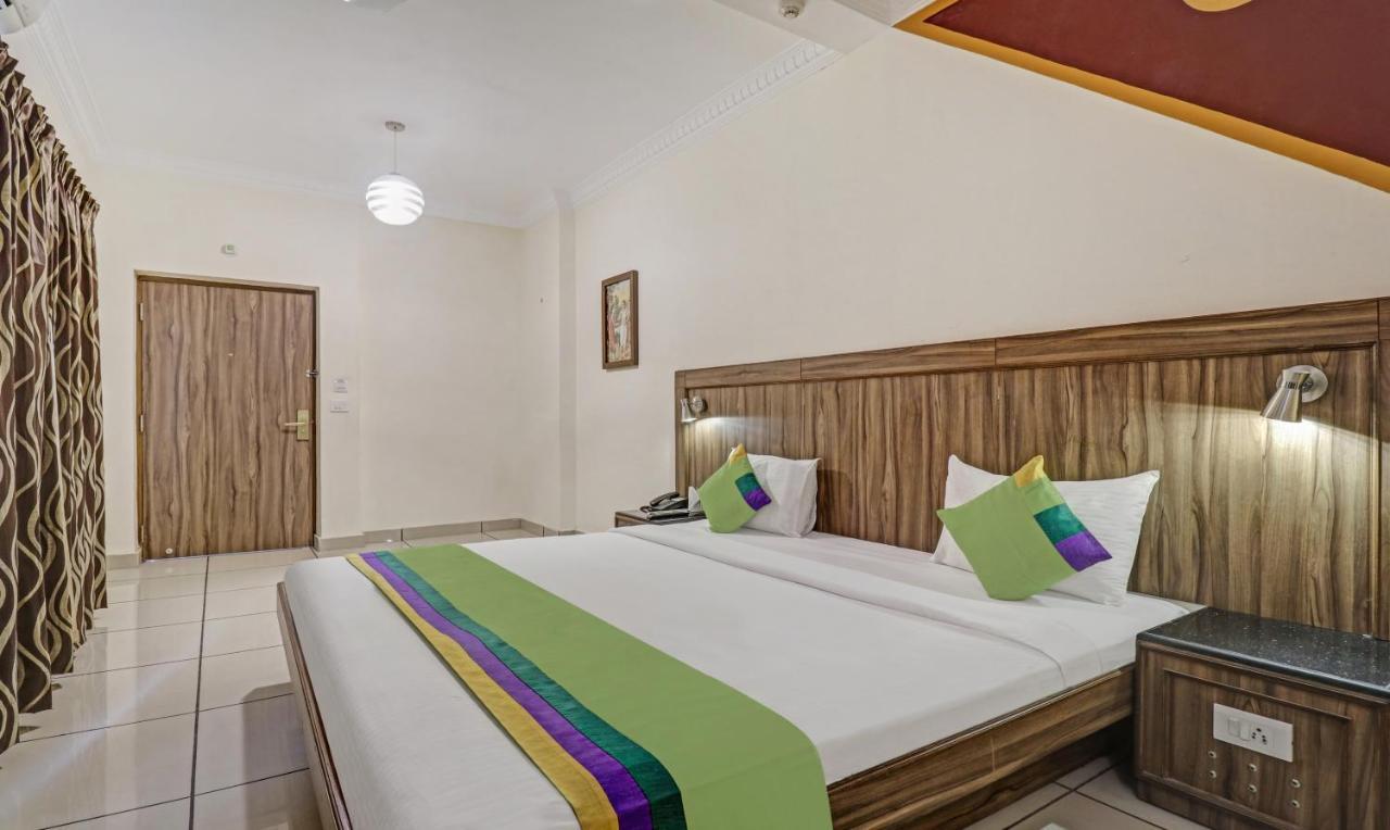 Treebo Komfort Suites, 3 Km From Mysore Palace Εξωτερικό φωτογραφία