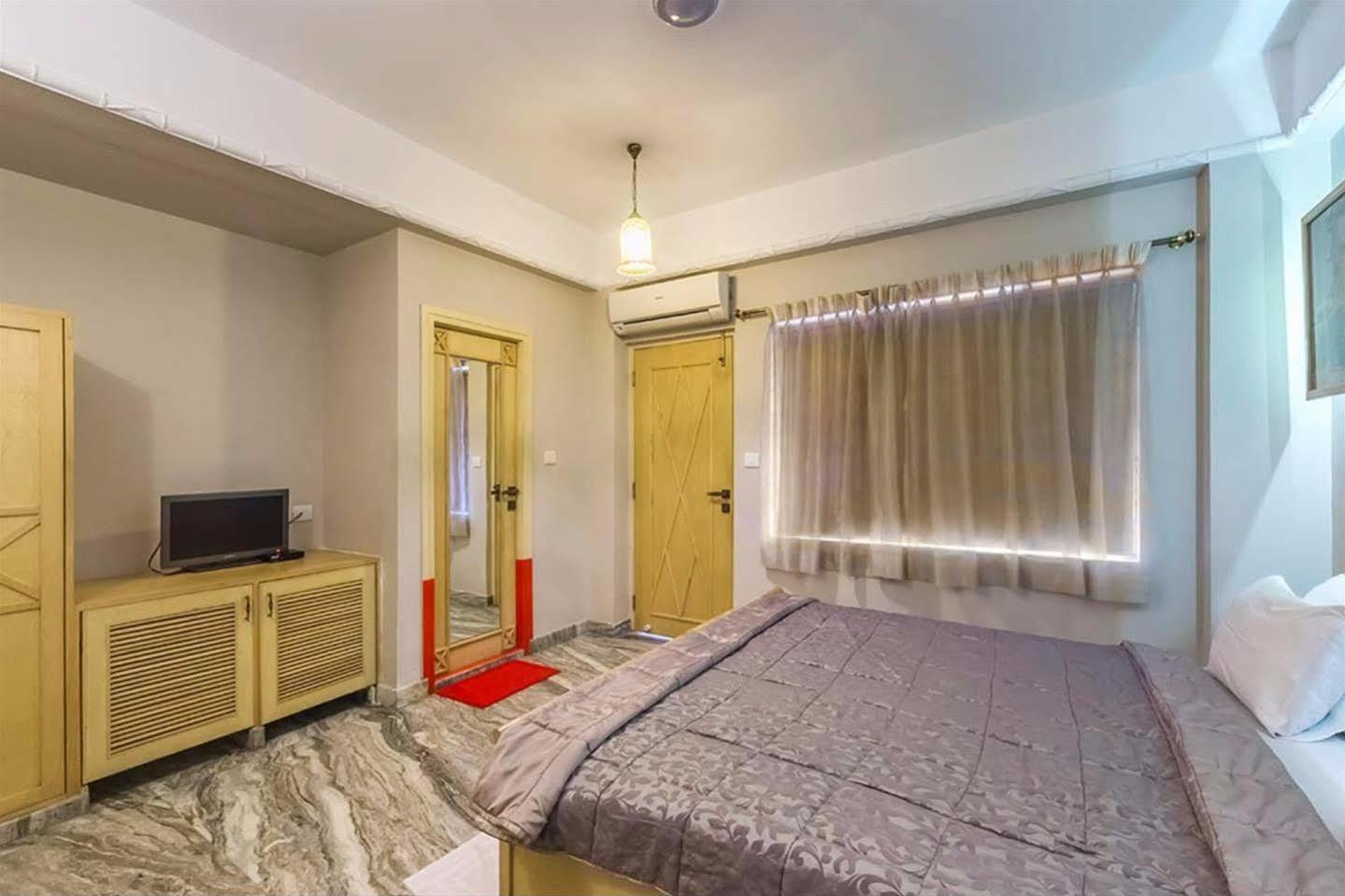 Treebo Komfort Suites, 3 Km From Mysore Palace Εξωτερικό φωτογραφία
