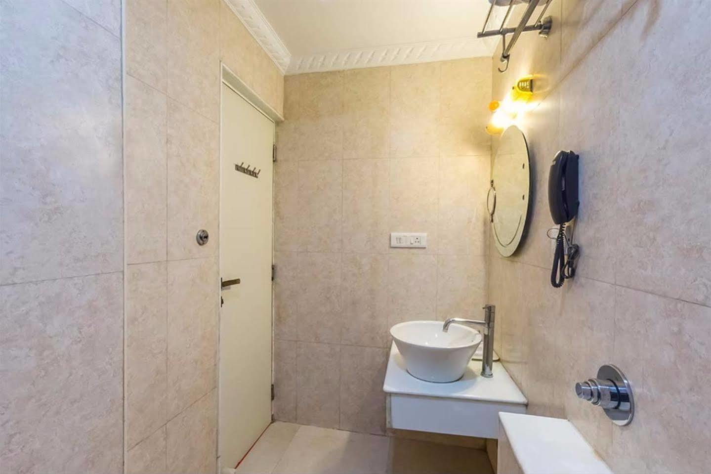 Treebo Komfort Suites, 3 Km From Mysore Palace Εξωτερικό φωτογραφία