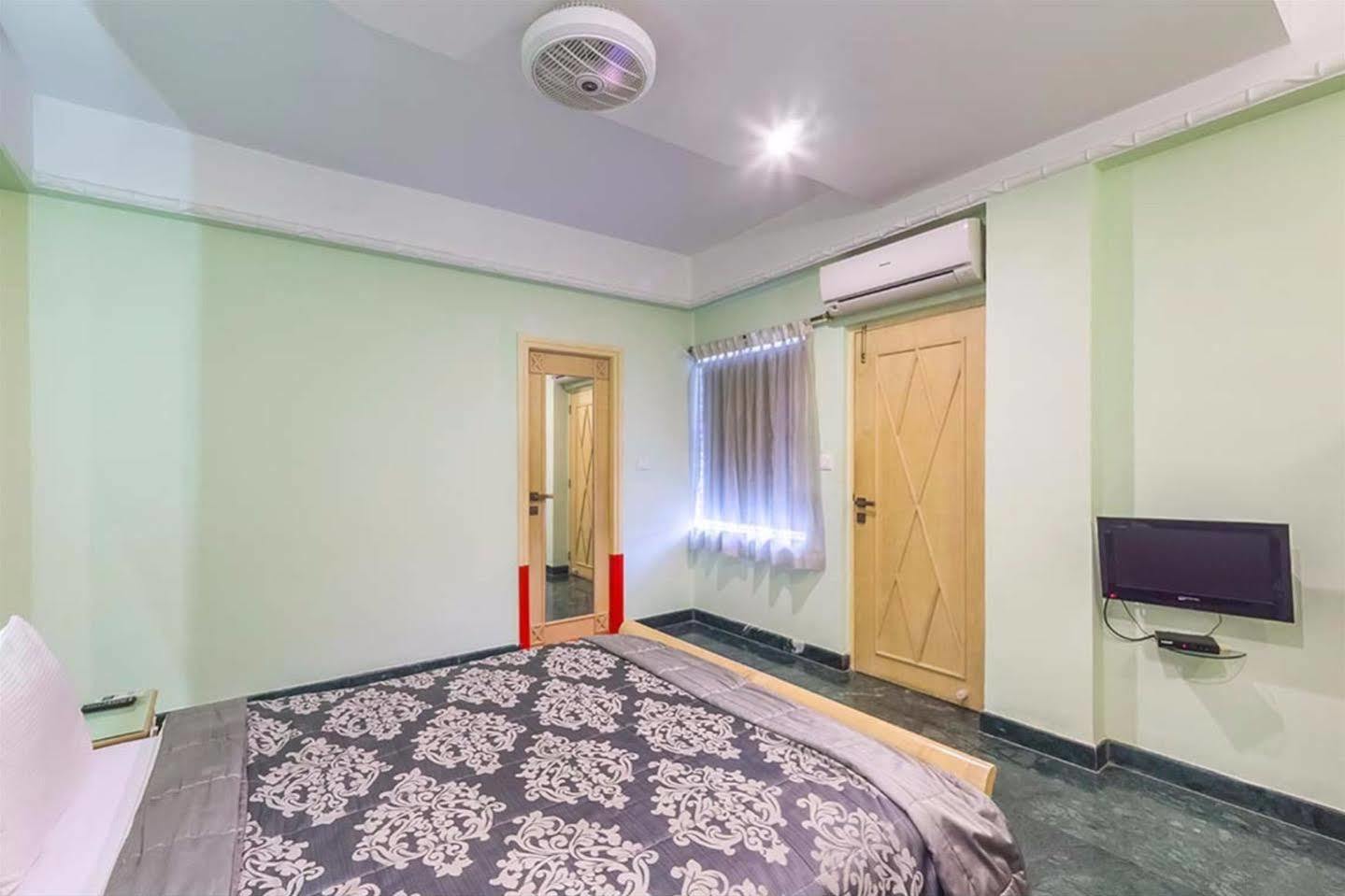 Treebo Komfort Suites, 3 Km From Mysore Palace Εξωτερικό φωτογραφία