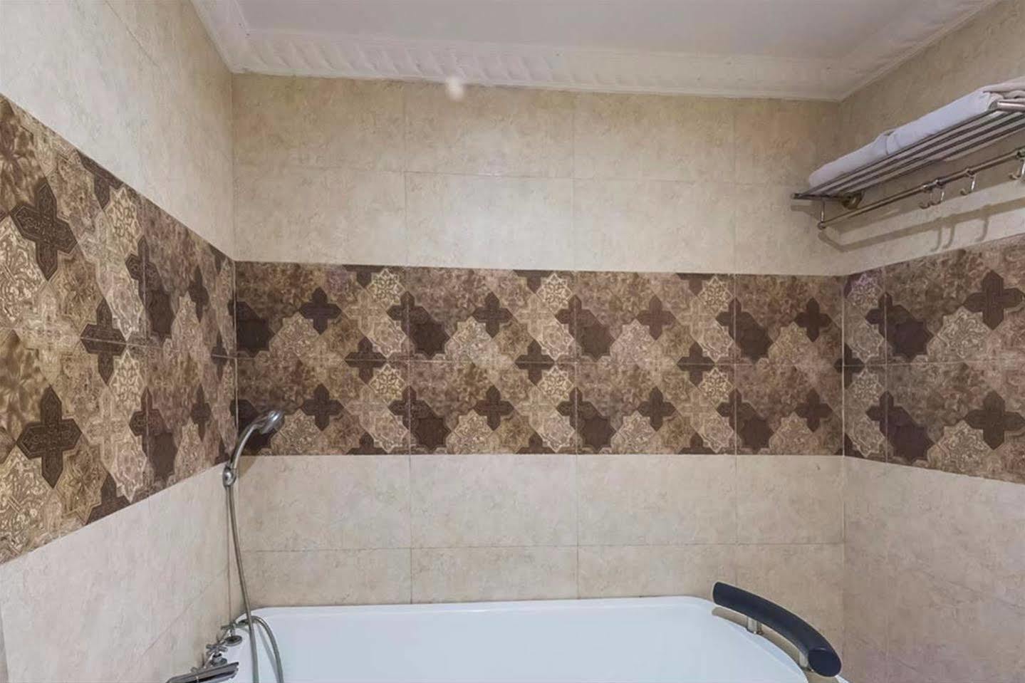 Treebo Komfort Suites, 3 Km From Mysore Palace Εξωτερικό φωτογραφία