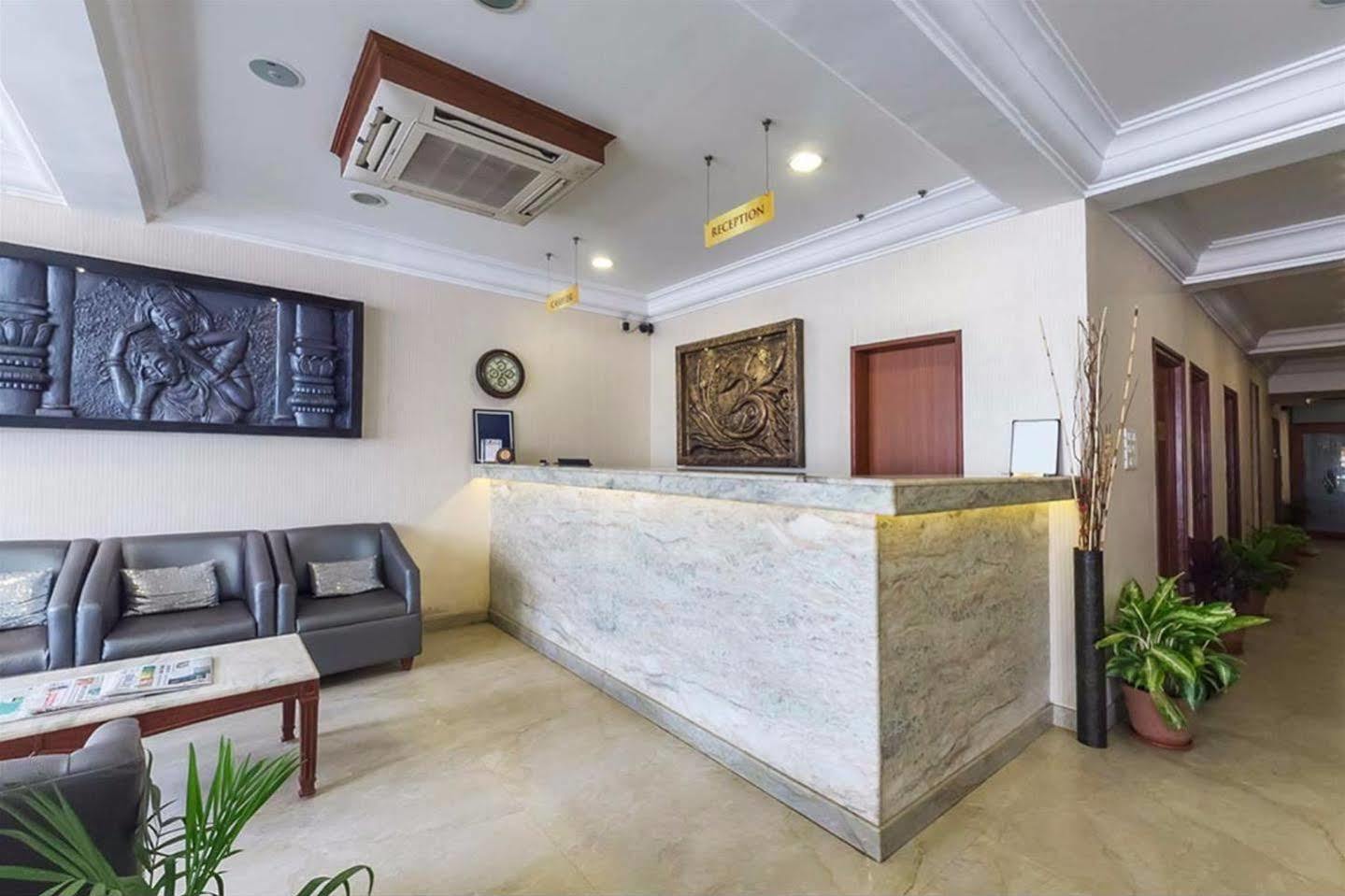 Treebo Komfort Suites, 3 Km From Mysore Palace Εξωτερικό φωτογραφία